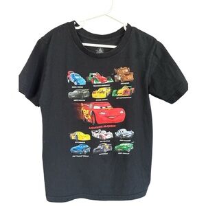 🚘 Disney Cars Kids M (7/8) t-shirt featuring Lightning McQueen & Friends.